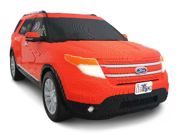 Ford Explorer con i mattoncini LEGO