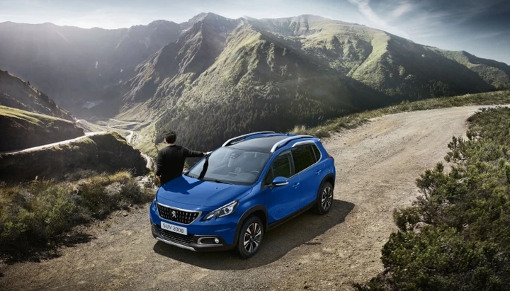 Peugeot 2008 con i motori Pure Tech 110 e 130