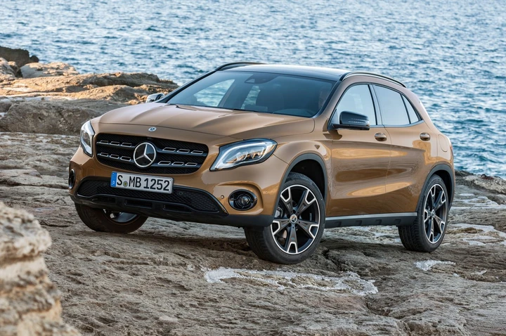 Mercedes GLA e GLA 45 AMG restyling: immagini ufficiali