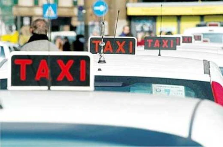 Milano, i taxisti in servizio 11 ore al giorno