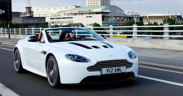Aston Martin V12 Vantage Roadster: solo 101 esemplari
