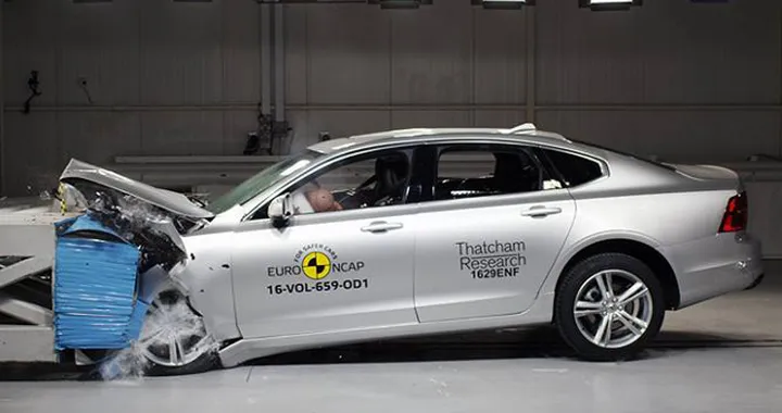 EuroNcap, crash test 2017: bene Volvo, male Mustang