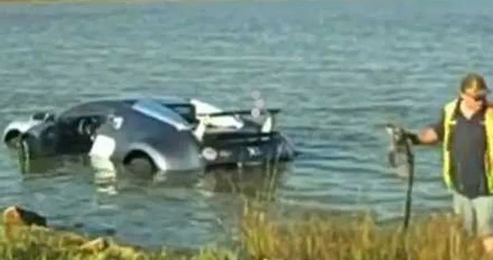 Bagno fuori programma per una Veyron