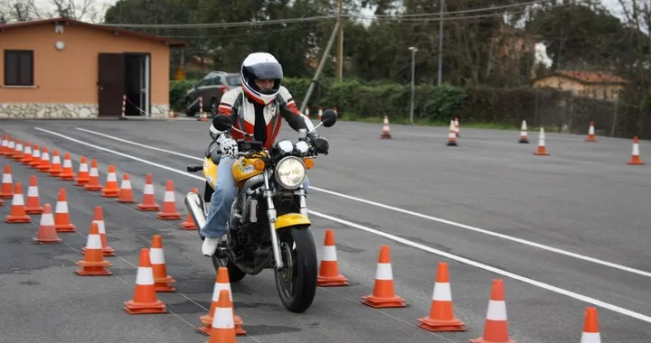 Patente moto: il nuovo esame arriva il 2 gennaio