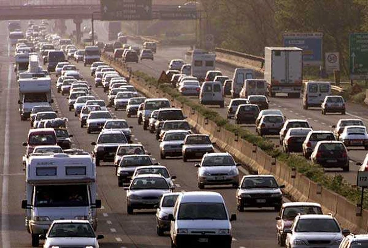 Il 20% degli italiani riduce l'uso dell'auto