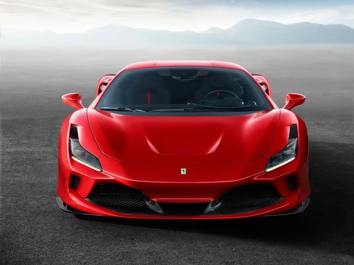 Rubano in Svizzera una Ferrari F8 Tributo, ma viene ritrovata a Malpensa grazie a un dispositivo