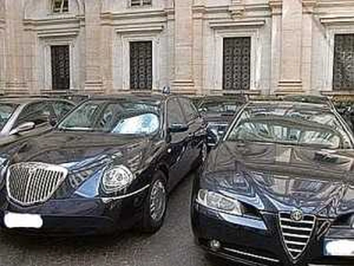 Pneumatici ricostruiti per le auto blu