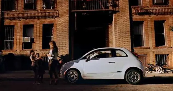 Fiat 500: la Jennifer Lopez dello spot è una controfigura