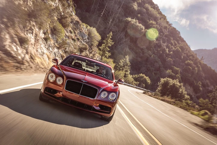 Bentley Flying Spur V8S: prime immagini ufficiali
