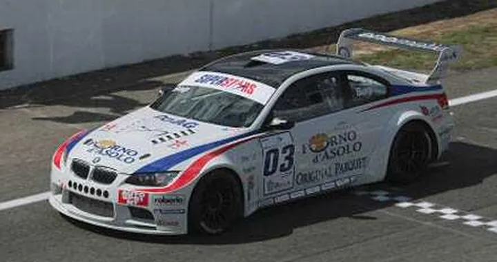 Thomas Biagi conquista la Superstars