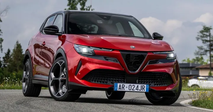 Alfa Romeo Junior è già un successo: quasi 5.000 ordini in pochi mesi