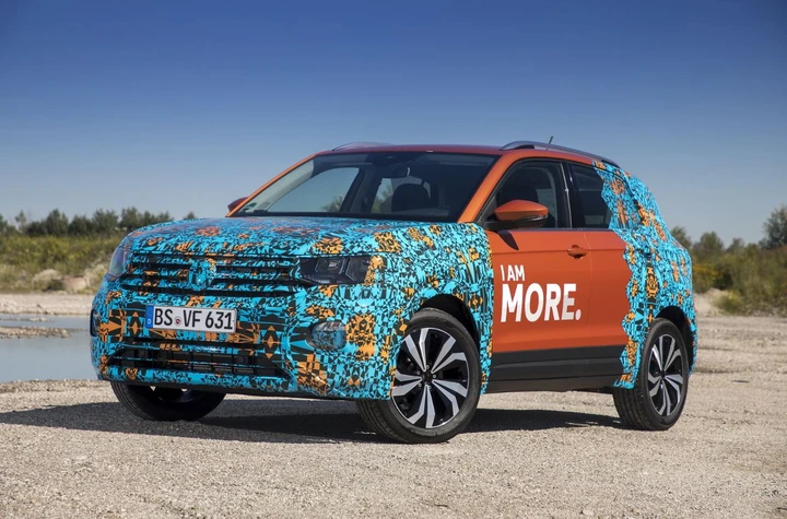 Volkswagen T-Cross: le immagini prima del debutto