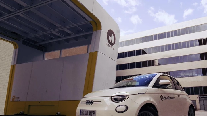 Fiat e Ample: il futuro del car sharing con batterie modulari