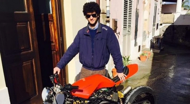La tesi di laurea è una moto: 110 e lode