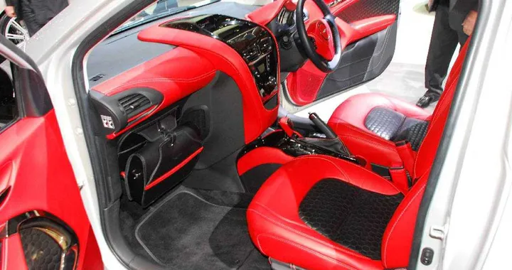 Come annunciato, ecco la piccola Aston Martin
