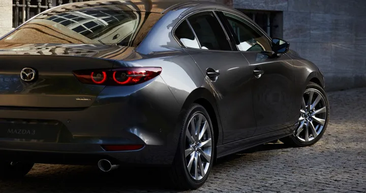 Mazda3 Sedan: dotazioni e prezzi