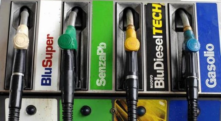 Dal 2025 stop alla vendita di gasolio e benzina