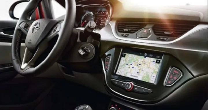 Opel: il nuovo navigatore Navi 4.0 IntelliLink per Karl, Adam e Corsa