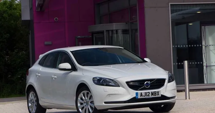Volvo V40: nuove immagini ufficiali