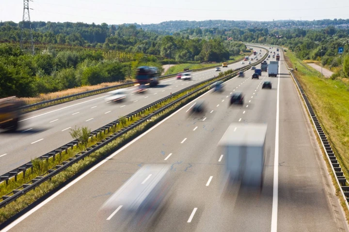 Anziana guida contromano sulla A9: sfiorata la tragedia