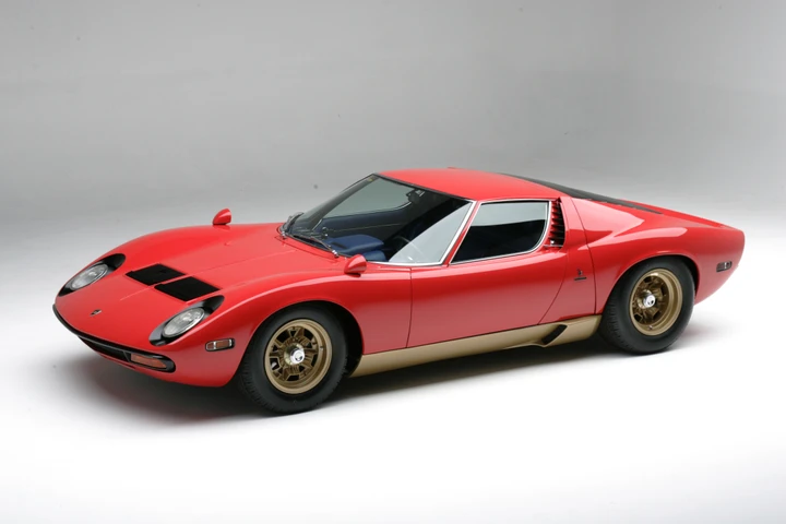 Ferrari e Lamborghini d'epoca intestate a prestanome, frode per milioni di euro