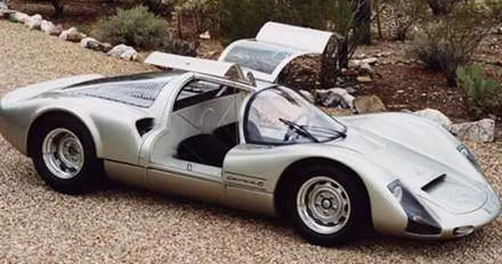 Porsche: rivive il mito della 906