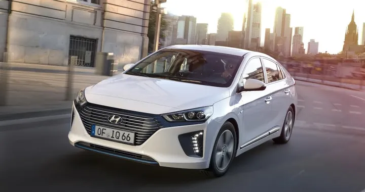 Hyundai Ioniq Plug-in Hybrid: prezzo a giugno da 30.500 euro