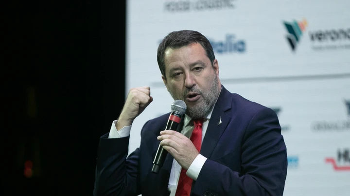Salvini critica Elkann analizzando la crisi dell'auto in Italia e il ruolo di Stellantis