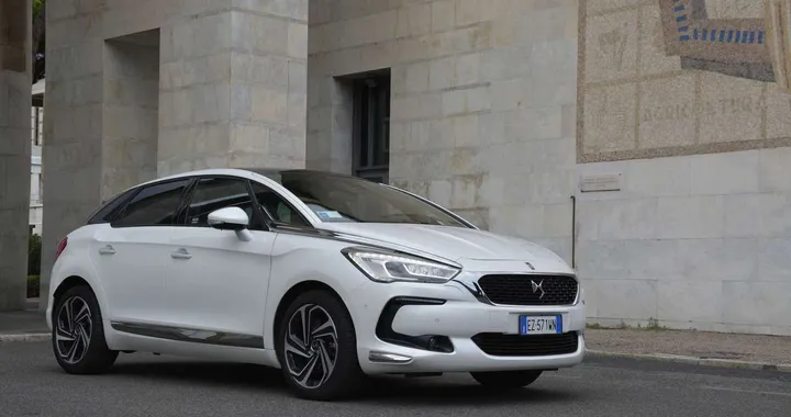 DS5 2.0 BlueHDi 180 S&S Sport Chic: la prova su strada