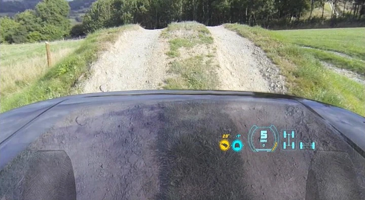 Land Rover: il cofano invisibile di Discovery Vision