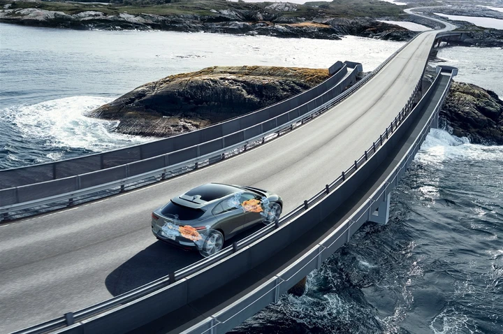 Jaguar I-Pace 2018, la tecnica: immagini ufficiali