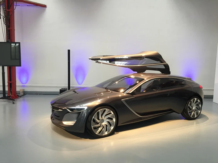 Opel Monza e Opel OnStar debuttano in Italia