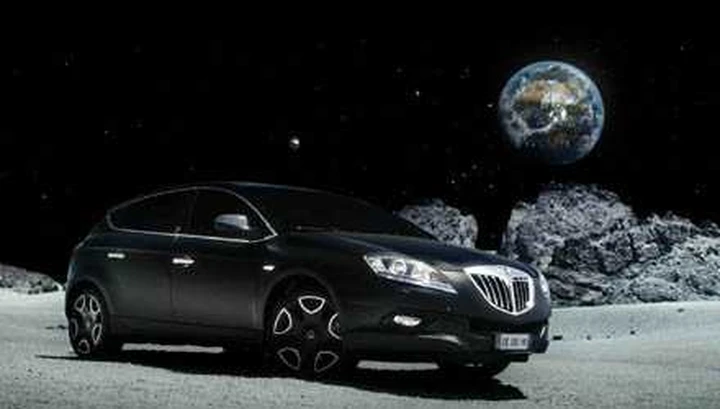 Spot TV: Lancia Delta Hard Black sulla Luna