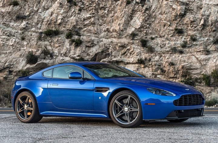 Aston Martin Vantage GT8 e GTS: nuove serie limitate