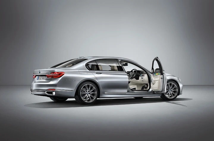 Bmw Serie 7 Individual by Esther Mahlangu
