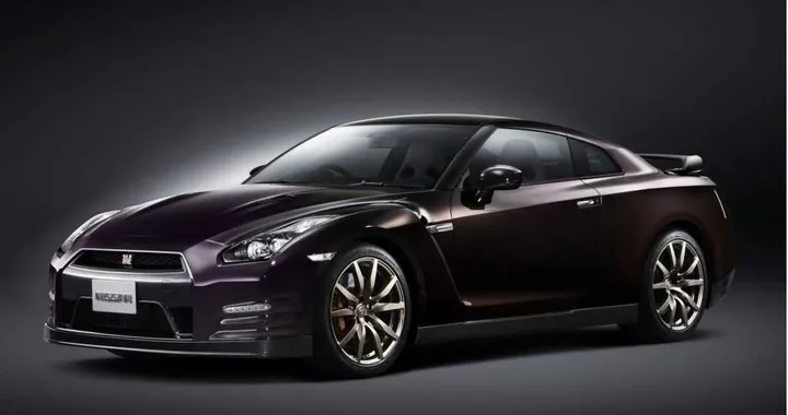 Nissan GT-R Opal Midnight: solo 100 esemplari