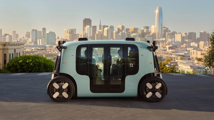 Zoox richiama 270 robotaxi: nuovi dubbi sulla guida autonoma