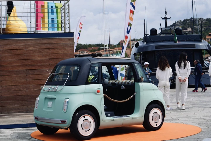 Topolino Dolcevita: Fiat celebra il design e la sostenibilità alla Fiera Nautica di Sardegna