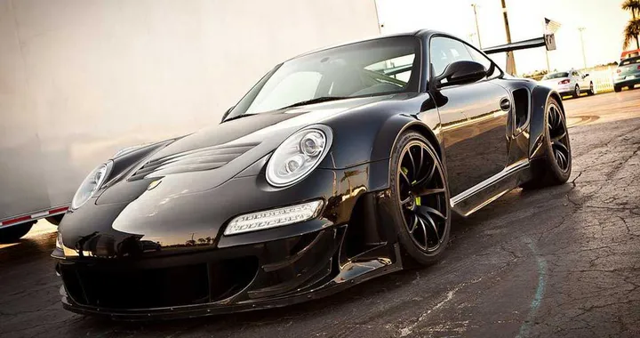 Porsche: una 911 Turbo S diventa 997 GT3 RSR