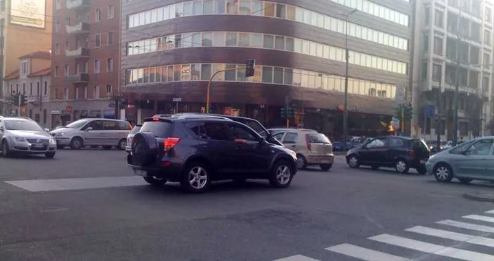 Milano, con meno auto ci si muove meglio