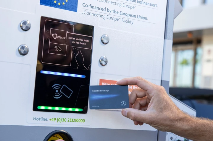 Mercedes EQC, soluzioni di ricarica: immagini ufficiali