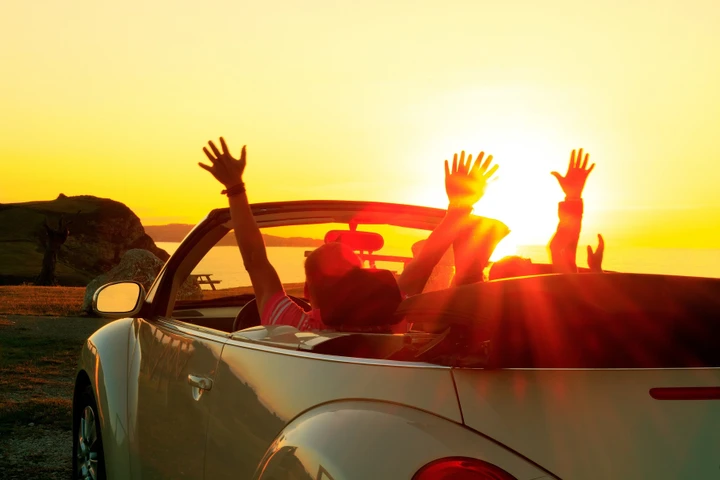 Consigli per un lungo viaggio in auto senza stress e sorprese!
