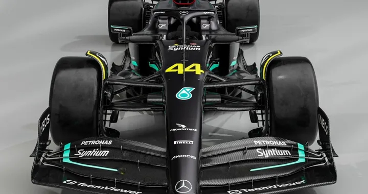 F1, Mercedes presenta la W14 E Performance