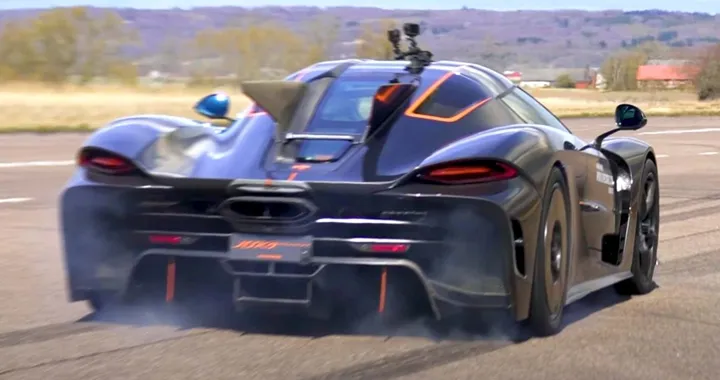 Jesko Absolut: record nella half-mile e primato tra le supercar a combustione