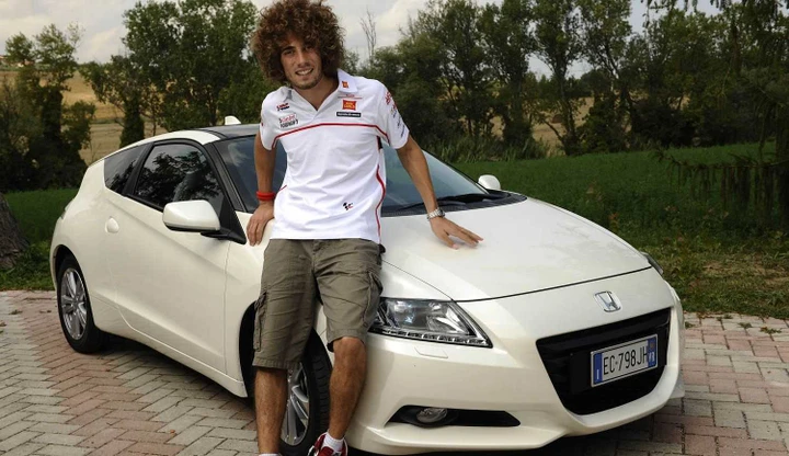 Marco Simoncelli guida una Honda CR-Z
