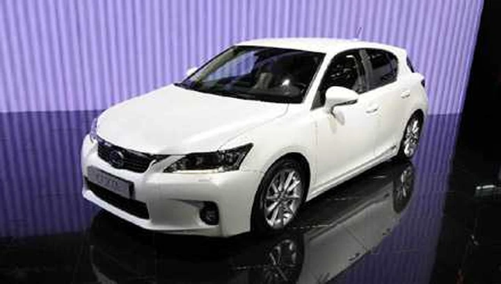 Lexus: riflettori puntati sulla CT 200h al Salone di Parigi