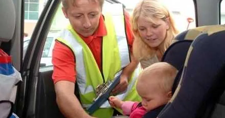 Bambini in auto: la sicurezza non è un gioco