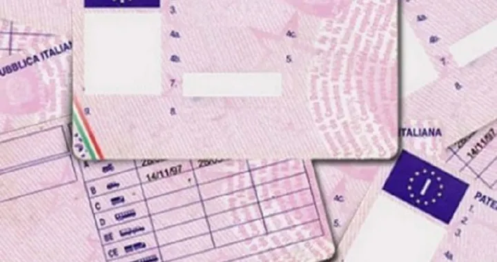 Patente di guida in vendita a 4.000 euro