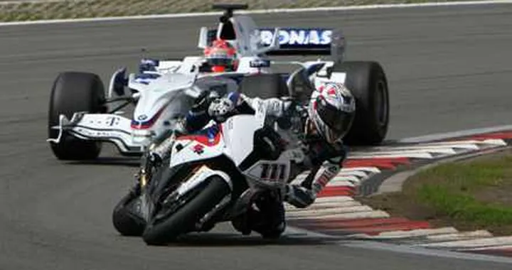 Corser su una Formula 1 e Heidfeld su una Superbike: esperimento BMW