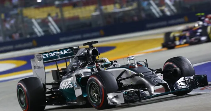 GP Singapore: vince Hamilton, secondo Vettel